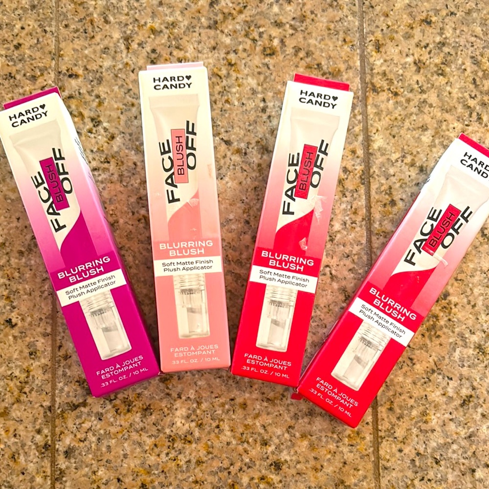 Hard Candy | Face Off Blush 4 Blurring Brush Soft Matte Finish Plush Applicator